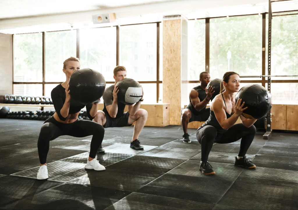 Image of gym members in a gym class
